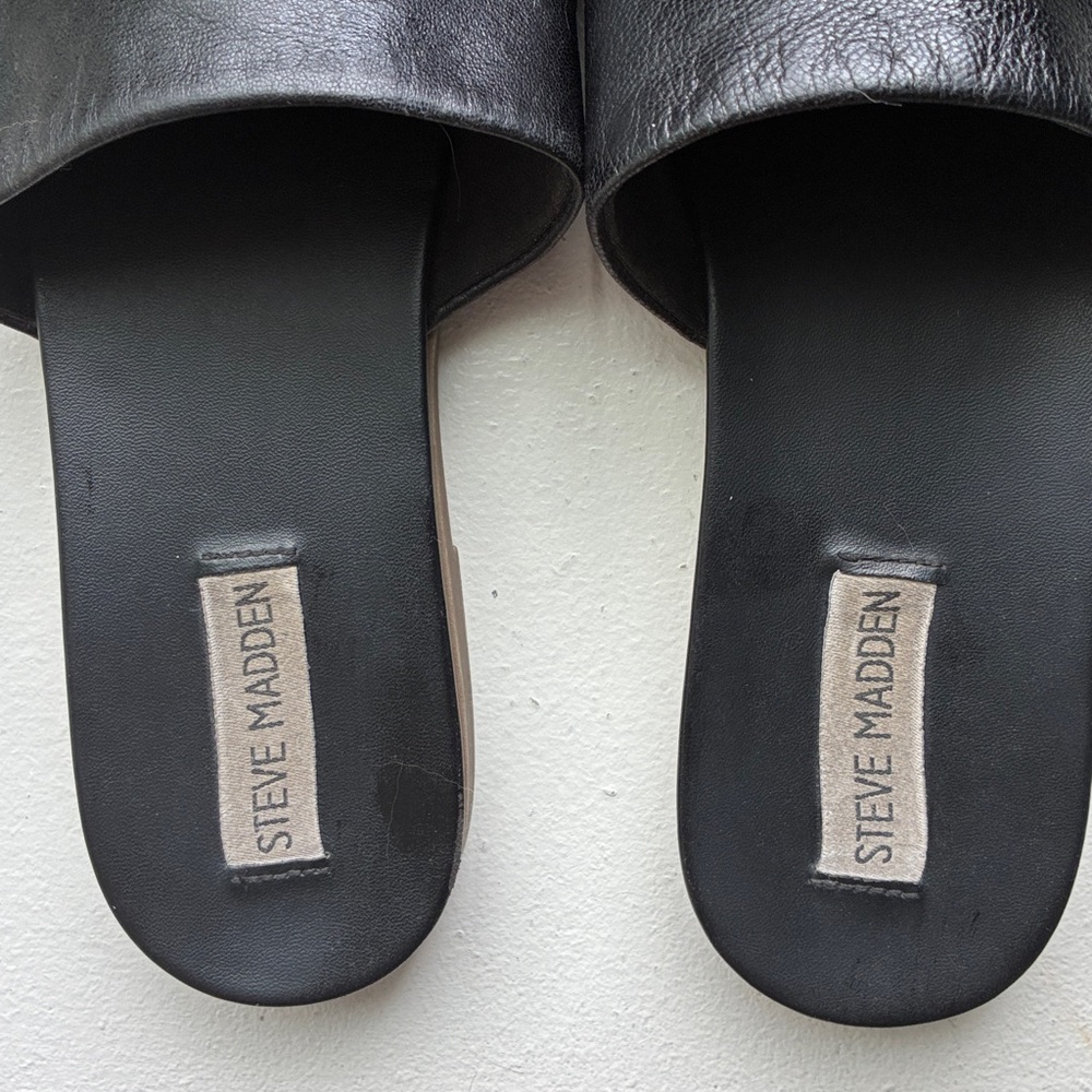 Steve Madden Karolyn Black Wide-Band Leather Slide Sandals - Picture 2 of 5